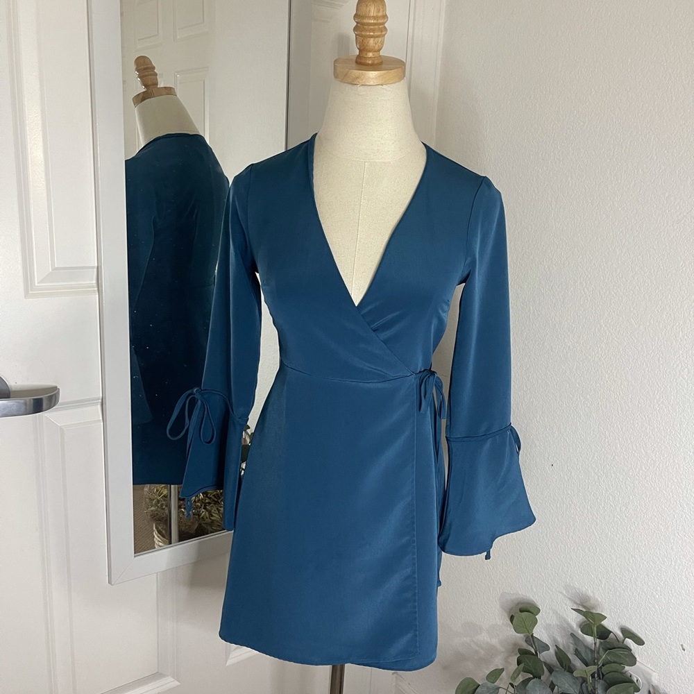 Topshop Blue Bell Sleeve Sheath Dress